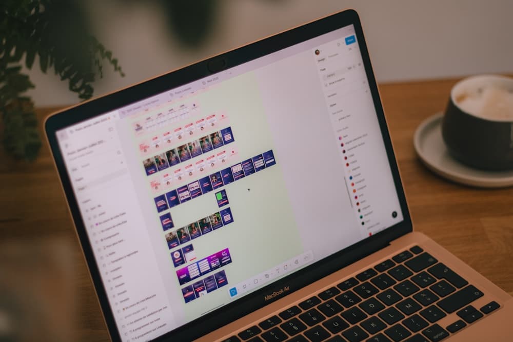 Экран ноутбука с программой для создания контента